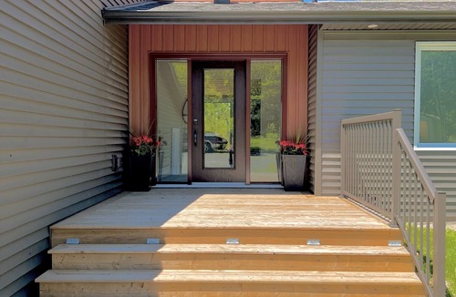 Sudbury House | 5-Bedroom Executive Lakefront Retreat Sleeping 12- Relax, Recharge and Reconnect