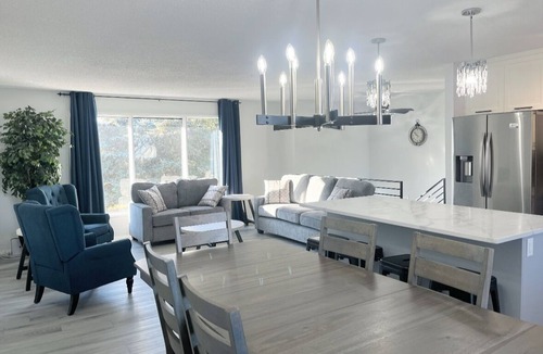 Three Hills House | 5 bedroom, Family Friendly! Open Concept, Modern Home in Three Hills