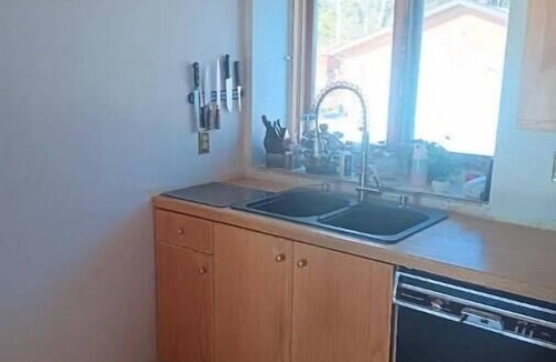 Division No. 11 House | 5 bedroom lakefront cabin at Pigeon Lake just 1 hour from Edmonton