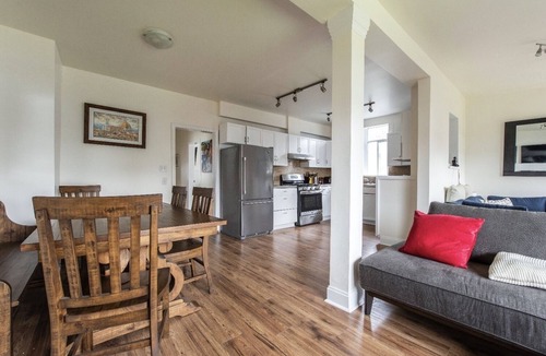 Kensington-Cedar Cottage House | 5 bedroom, whole house, totally private and centrally located