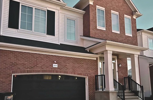 West Edmonton House | 5 Bedrooms | 3 King Beds | Family Friendly
