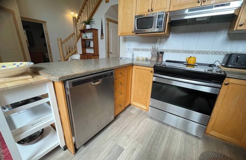 East Kootenay Condo | 5 Min. Drive to the Resort and Fernie. A/C