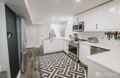 Jasper Place House | 5 min from WEM. 2 Bedroom Suite.