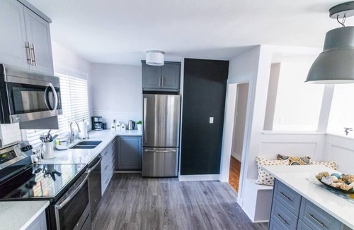 Jasper Place House | 5 min from WEM. 3 Bedroom Home.