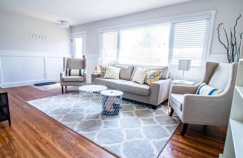 Jasper Place House | 5 min from WEM. 3 Bedroom Home.