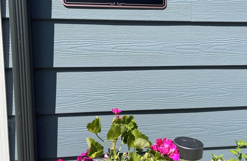 Regional District of Nanaimo Apartment | 5 min Lake & Trail Access! Private, Safe, Fully Stocked nClose to VIU & NRGH
