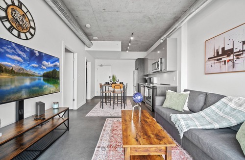 East Village Apartment | 5 min Walk to Saddledome | King Bed | Sofa Bed | AC | Beside Fort Calgary