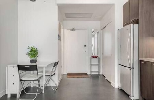 East Village Apartment | 5 min walk to Stampede | 2BR |AC |Near Frt Calgary