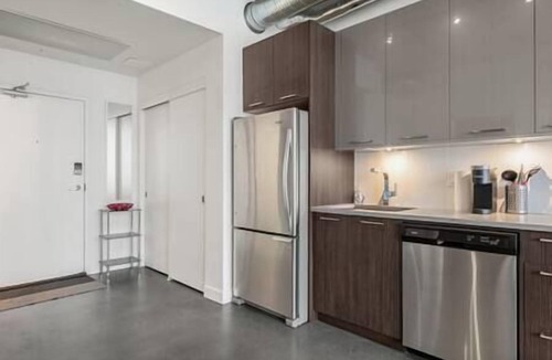 East Village Apartment | 5 min walk to Stampede | 2BR |AC |Near Frt Calgary