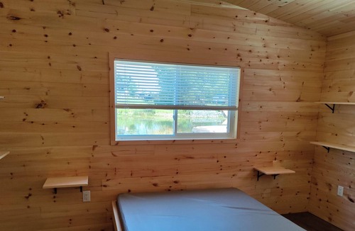 Picton Cabin | 5 minute walk to Sandbanks Beach! In the heart Prince Edward County