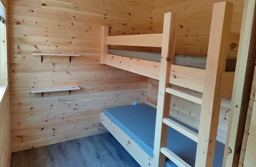 Picton Cabin | 5 minute walk to Sandbanks Beach! In the heart Prince Edward County