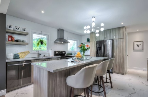 The Peanut House | 5 minutes to Fairview Mall/401/DVP! Cozy Family Sized House!
