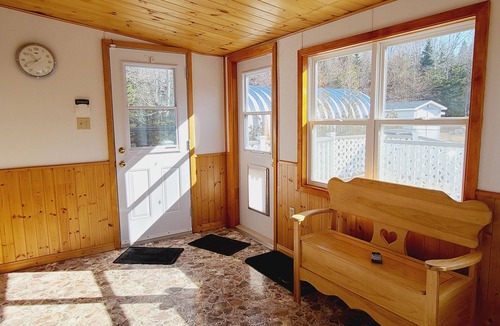 Ragged Island House | 5 minutes to lighthouse sandbar beach! Views and access to harbour!