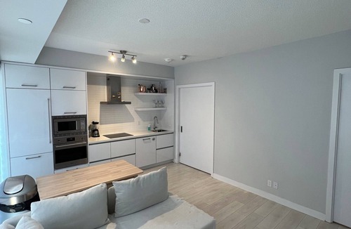 Mount Pleasant West Condo | 5 minutes to the Downtown Family-sized condo Restaurants and Bars.n