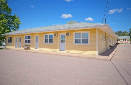Summerside Apartment | (5) Private Double Suite at Green Acres Summerside