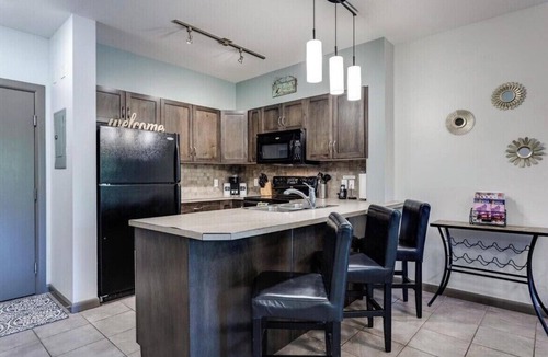South Pandosy Condo | 5 ⭐️- Unit 322 - Sol Terra Stays - Enjoy Your Breakfast With A Creek View