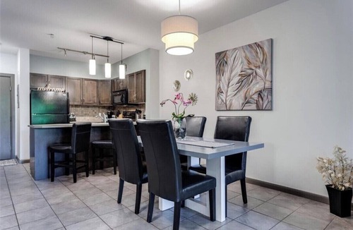 South Pandosy Condo | 5 ⭐️- Unit 322 - Sol Terra Stays - Enjoy Your Breakfast With A Creek View