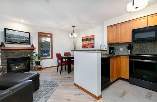 Village North House | 54 Glaciers Reach a 2br with hot tub & pool in Whistler Village