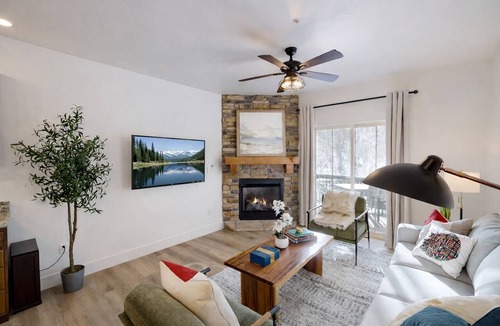 Bear Hollow Village Condo | 5569 Gold Medal Getaway Cozy Mountain Escape with Hot Tub