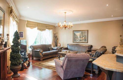 Ottawa Division Bed & Breakfast | 557 m² Bed and breakfast ∙ 4 bedrooms ∙ 14 guests