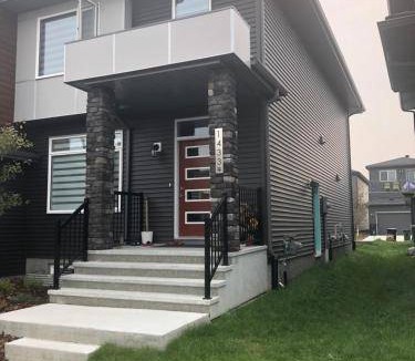 Southwest Edmonton Apartment | 591 m² Apartment ∙ 2 bedrooms ∙ 4 guests