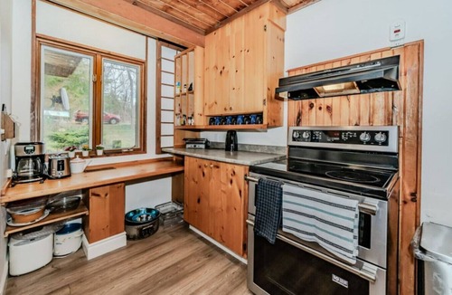 Muskoka Lakes Cottage | 5BR Family Lakefront Cottage, Walk to Bala!