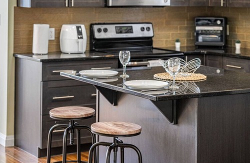Northeast Edmonton House | 5BR Home » AC » Henday Access » King Bed » Netflix