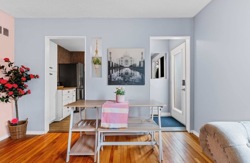 Southwest Edmonton House | 5BR Home | Two Private Suites, Perfect for Groups
