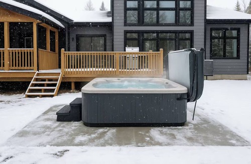 Lake of Bays House | 5BR Private Forest | Sleep 10 | Hot Tub+EV Charger