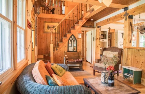 Mont-Tremblant Ski Chalet | 5min to Resort, Private Beach, NEW 1000MB internet, 3 Queen Beds,