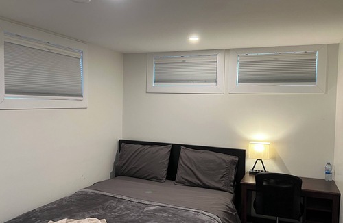 Winnipeg Bed & Breakfast | #6 (5 STAR ROOM) Safe/California {5kms 4m Airport}