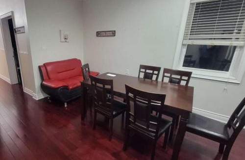 Trinity - Bellwoods House | 6 Bedroom 2 bathroom for small group of working people