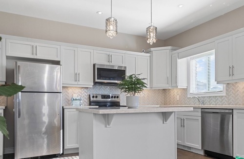 Thorold House | 6 Beds/Clftn Hill/Wineries/Shopping/Go kart/Casino