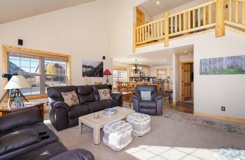 Pole Creek House | 67 Fireweed 27A Fun pet friendly 4 bedroom hot tub and Air Conditioning