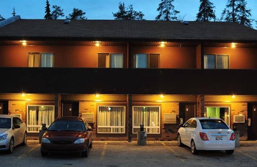 Whitecourt Hotel | 68 m² Motel ∙ 2 bedrooms ∙ 127 guests