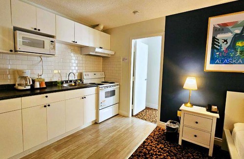 Whitecourt Hotel | 68 m² Motel ∙ 2 bedrooms ∙ 127 guests