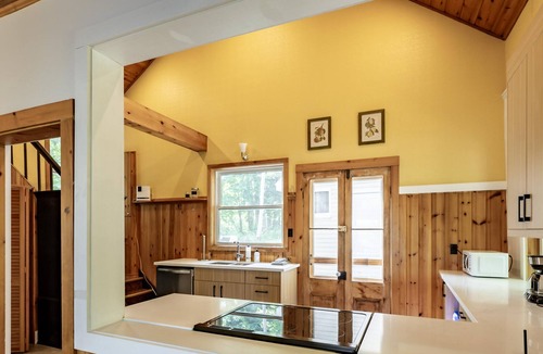 Muskoka Lakes Cottage | 7 bed 4 bath cottage with 300ft waterfront on Lake Rosseau
