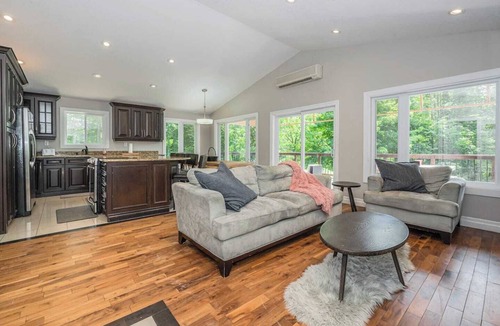 South Bruce Peninsula Ski Chalet | 7-bed w/Starlink , v-ball near beach!