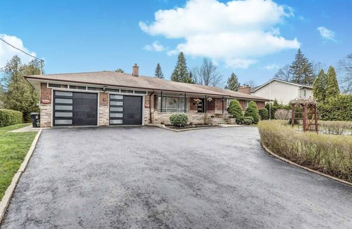 Scarborough House | 7 Bedroom and 6 washroom House with 2 kitchen and 2 laundry and a huge backyard