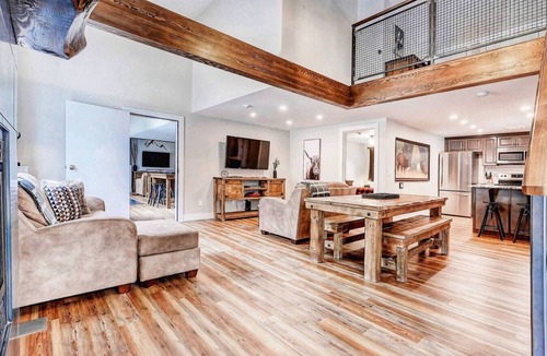 Canmore Villa | 7-Bedroom Townhome with Pool & Banff Passes