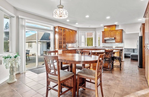 Popkum House | 7 BR House With Pool & Hot Tub Near Harrison