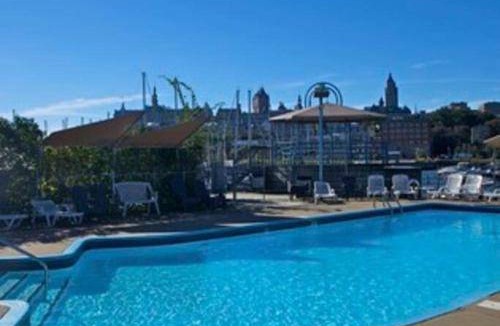 Lower Town Boat Rental | 70 m² Houseboat ∙ 1 bedroom ∙ 4 guests