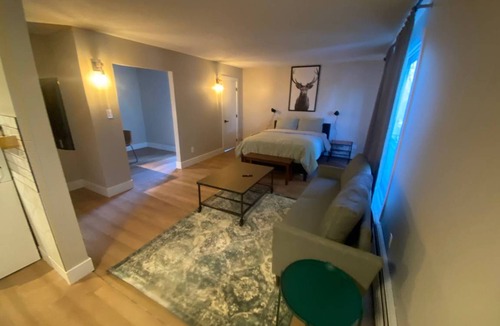Northeast Edmonton Resort | 70 m² Private room ∙ 1 bedroom ∙ 2 guests