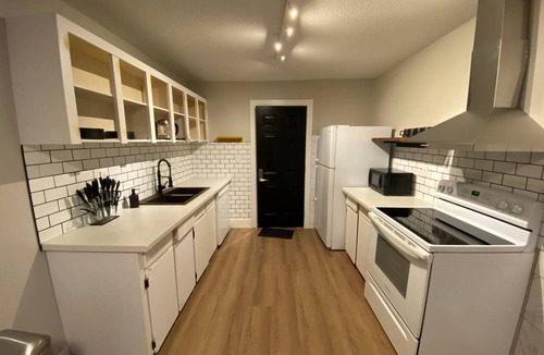 Northeast Edmonton Resort | 70 m² Private room ∙ 1 bedroom ∙ 2 guests