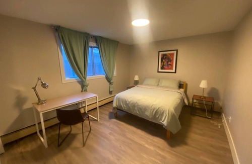 Southwest Edmonton Resort | 750 m² Private room ∙ 2 bedrooms ∙ 4 guests