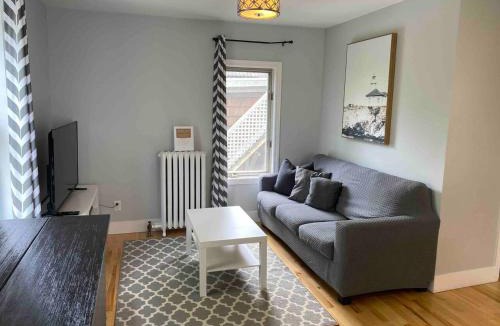 Queens Square House | 86B King Bed - Steps to Victoria Row