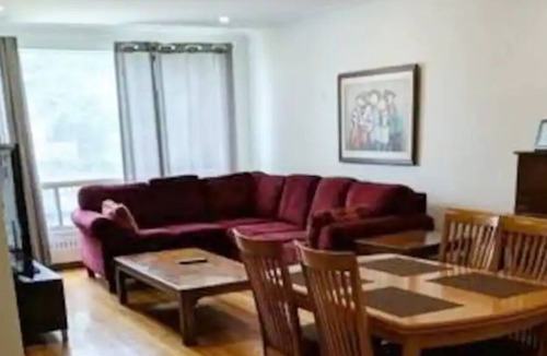 Cote-Saint-Luc Apartment | 9 bedrooms, 4 bathrooms, 2 kitchens, free parking