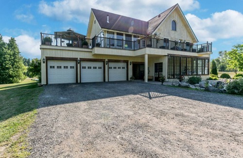 New Tecumseth House | ✦9 Bedrooms ✦8,400 sqft Farm House ✦28 Acres ✦1 Hr from Toronto