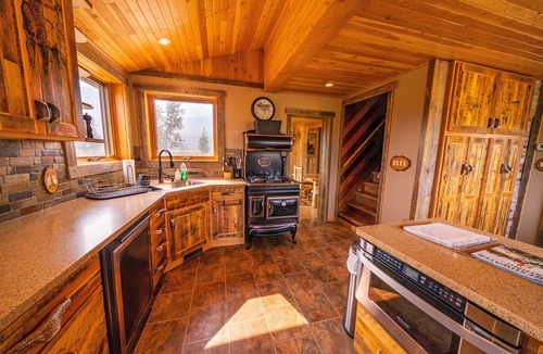 East Kootenay Cabin | 90+ Acre Ranch Directly On The Elk River In The Heart of the Canadian Rockies!