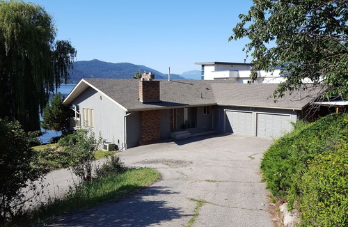 Vernon House | 90 Days Long-Term Rental Only - Lakefront Property